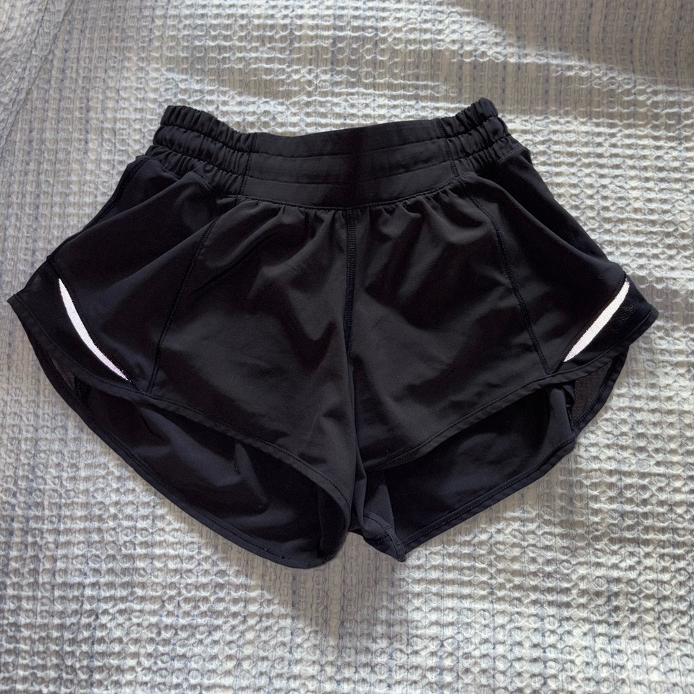 Lululemon Hotty Hot Black Low-Rise Short 2.5”